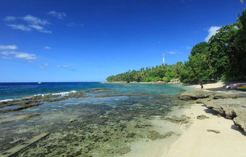 Tempat Wisata di Ambon Pantai Itawaka