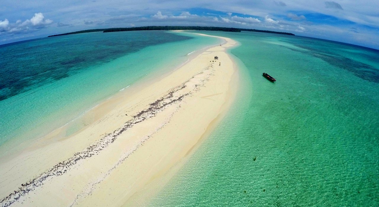 Tempat Wisata di Ambon Pantai Ngurtafur