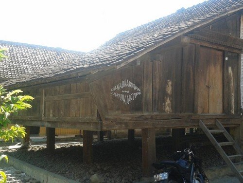 Rumah Adat Panjalin