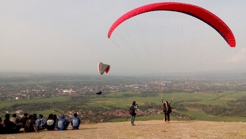 Wisata Paralayang Gunung Panten