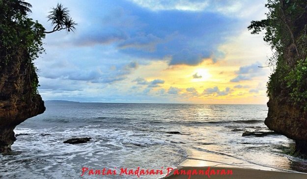 Tempat Wisata pantai madasari