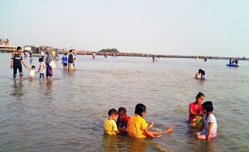 Fasilitas Pantai Kejawanan