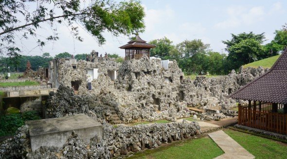 Taman Sari Gua Sunyaragi