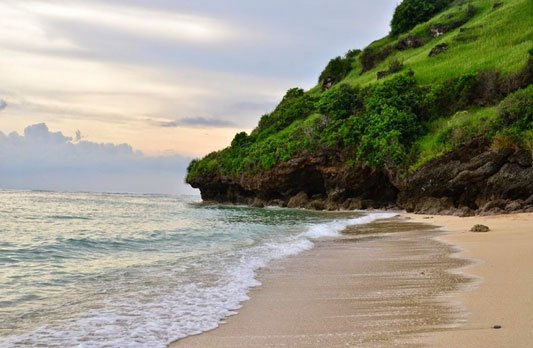 Objek Wisata Pantai Gunung Payung Bali