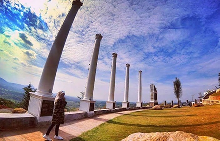 Hidden Valley Hills Purwakarta : Rute, Lokasi, Tiket Masuk, Fasilitas & Sejarah