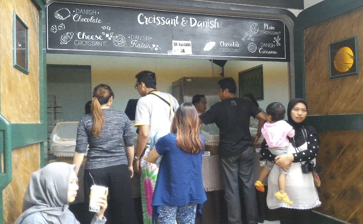Farmhouse Lembang croissant and danish