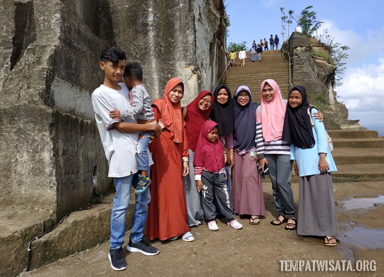 Tebing Breksi Rombongan