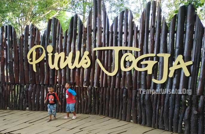 Hutan pinus Mangunan