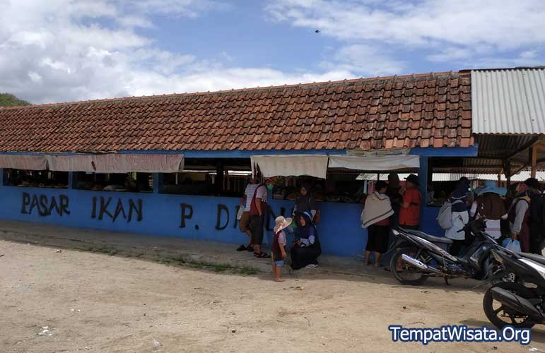 Pasar-Ikan-Pantai-Drini