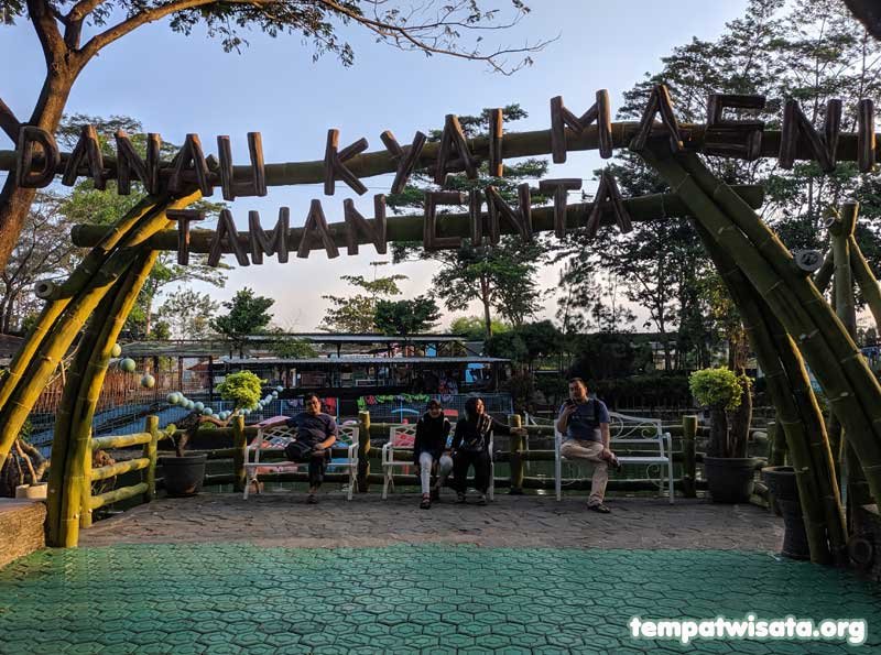 Taman-Cinta-Danau-Kyai-Masni