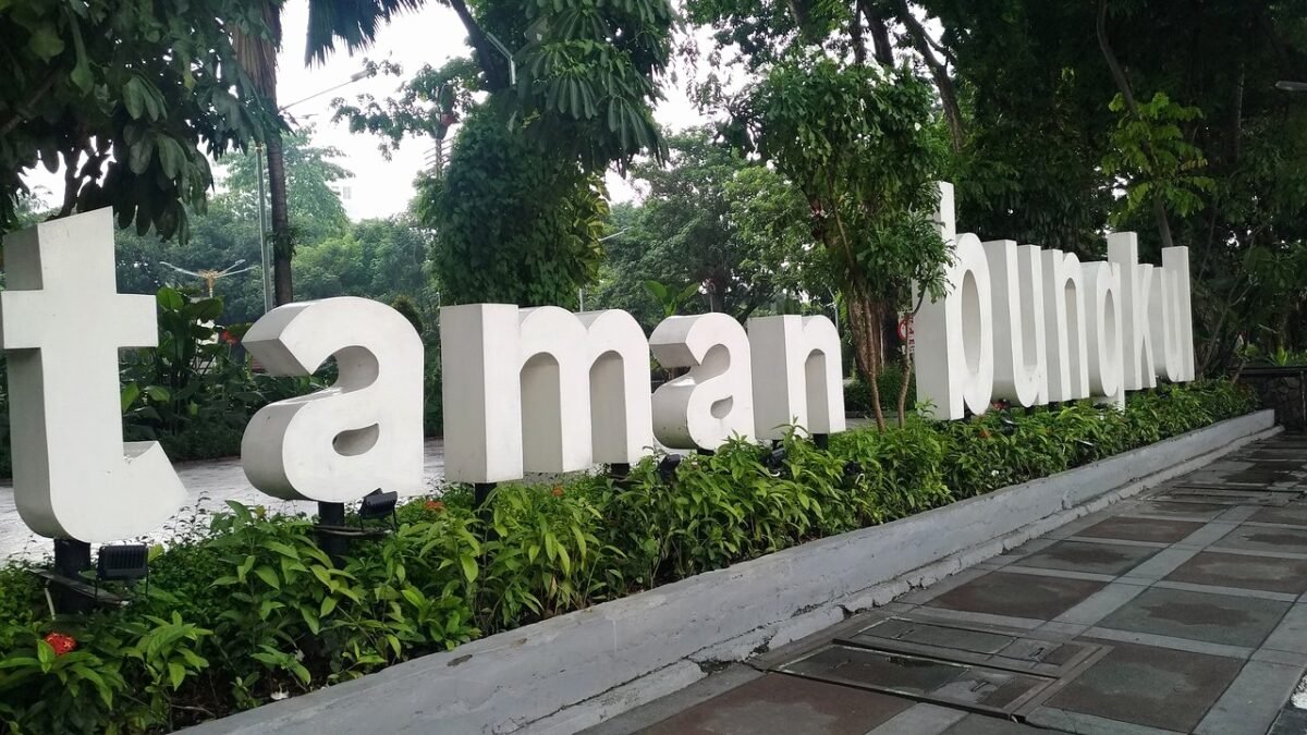 Tempat Wisata Di Surabaya Taman Bungkul