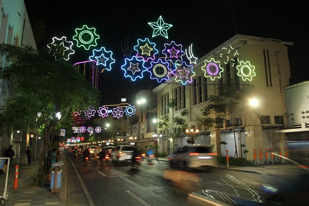 Tempat Wisata Di Surabaya Yang Hits Dan Populer Lovely Jalan Tunjungan Surabaya