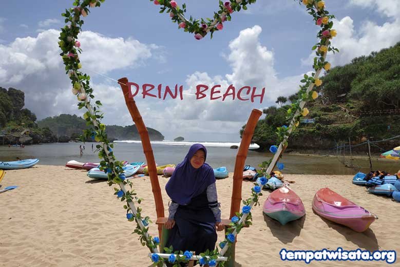 Foto-booth-kawasan-Pantai-Drini