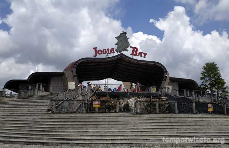 Gerbang-masuk-Jogja-Bay-Waterpark