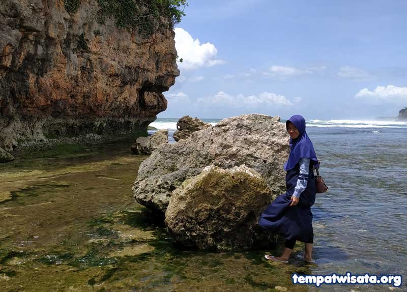 Keindahan-Pantai-Drini